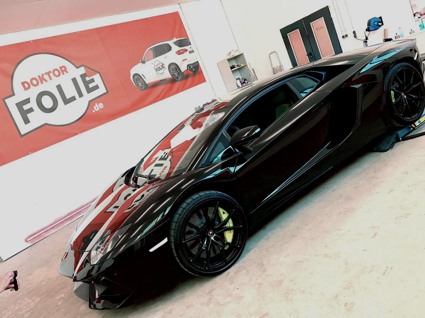 Lamborghini Aventador in der Werkstatt von Doktor Folie