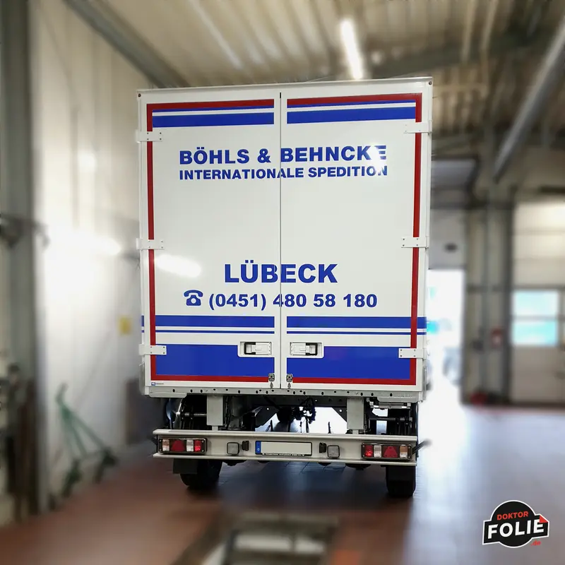 LKW-Beschriftung für eine Lübecker Spedition